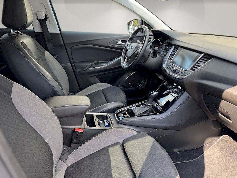 Opel Grandland X 1,2 Ultimate / 8-fach Bereifung